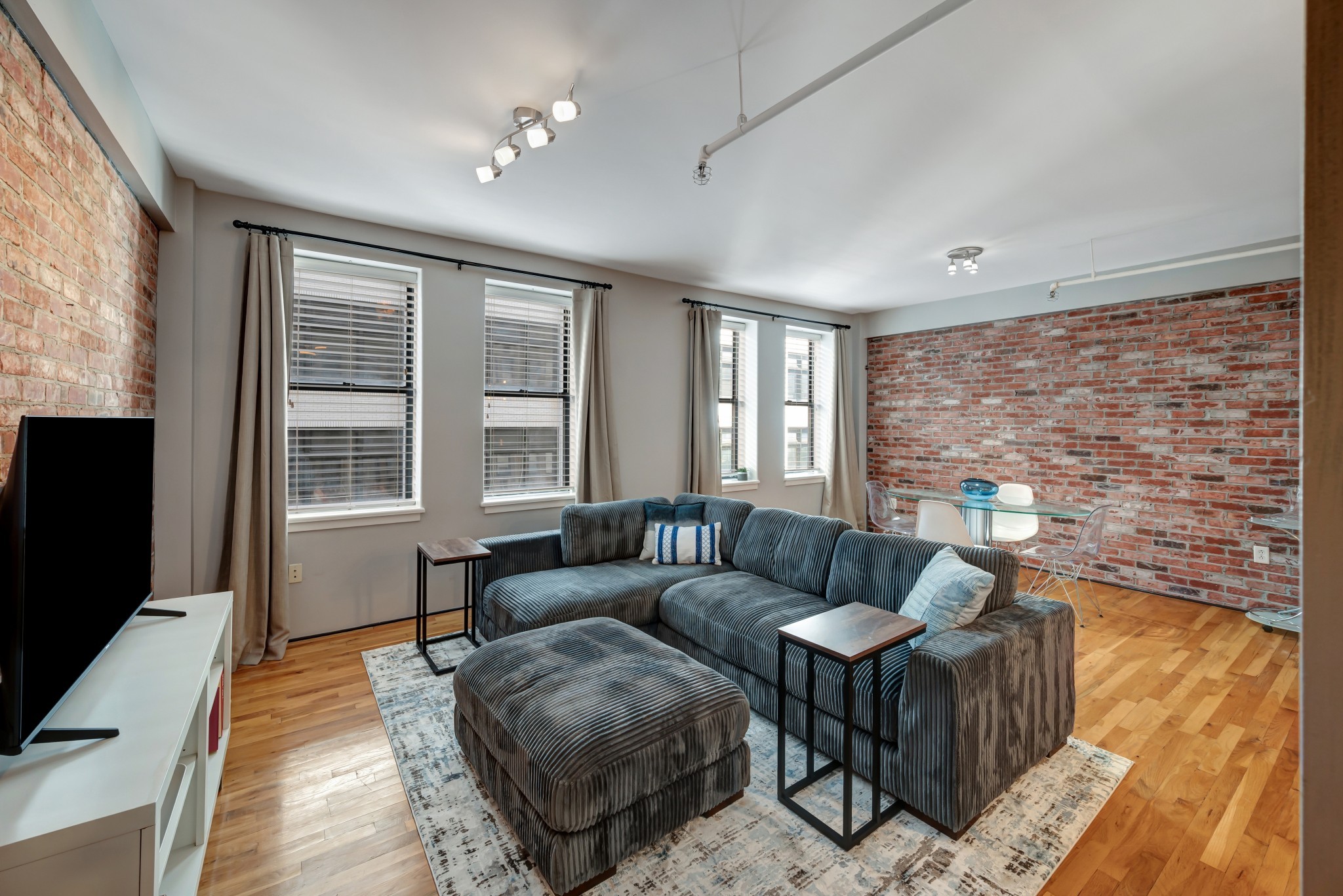 700 Church St Unit: 405