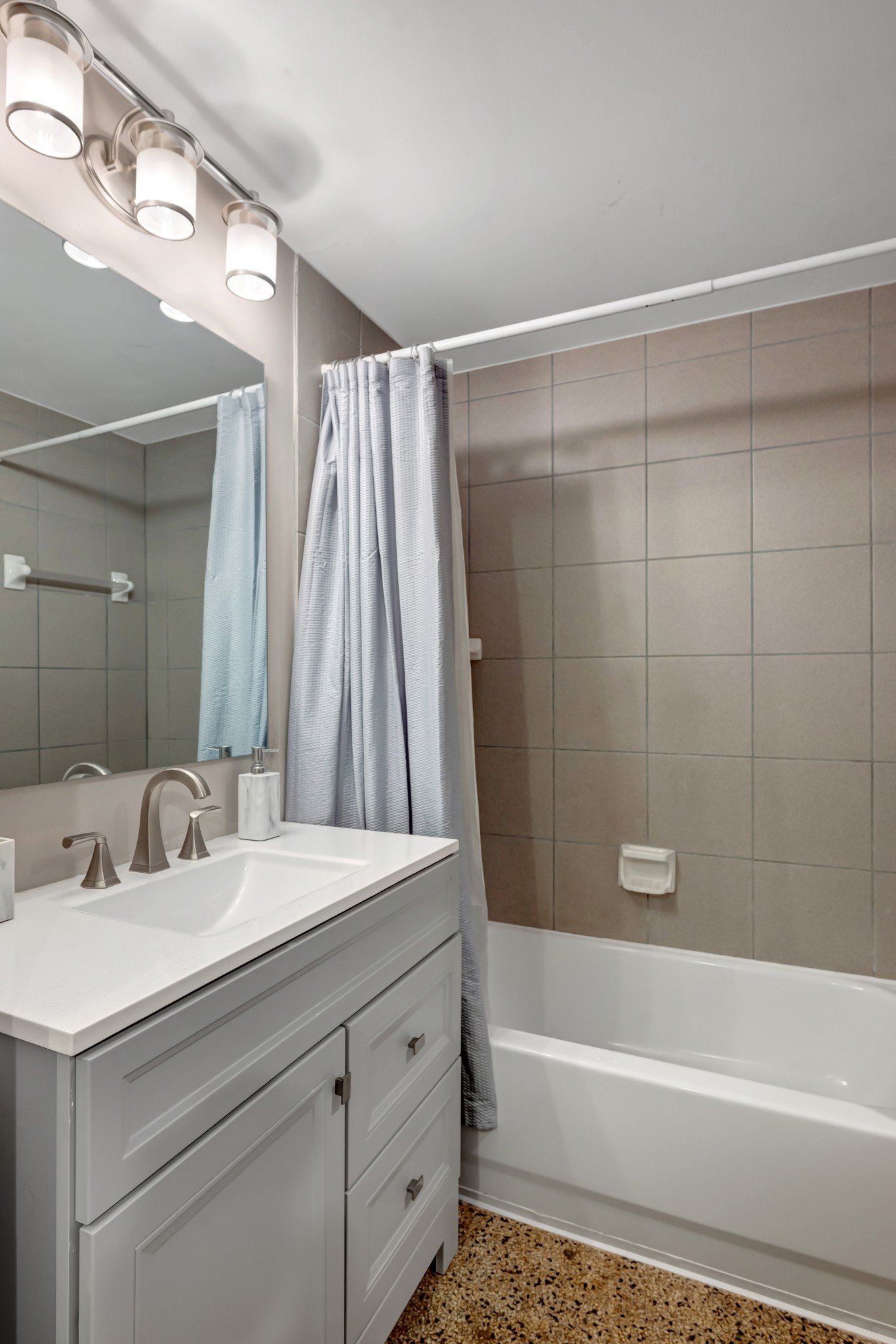 700 Church St Unit: 405