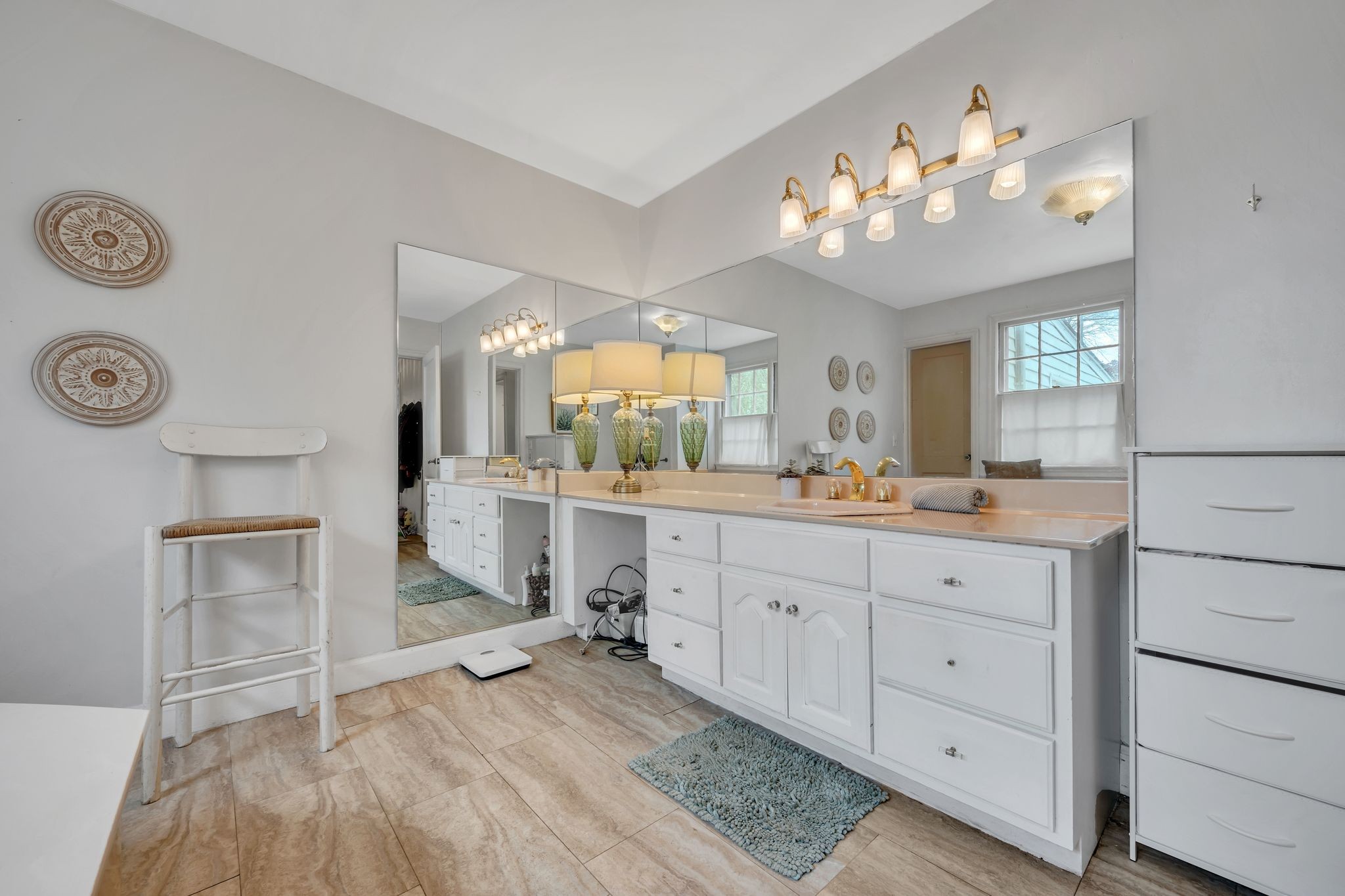 1306 Mercury Dr