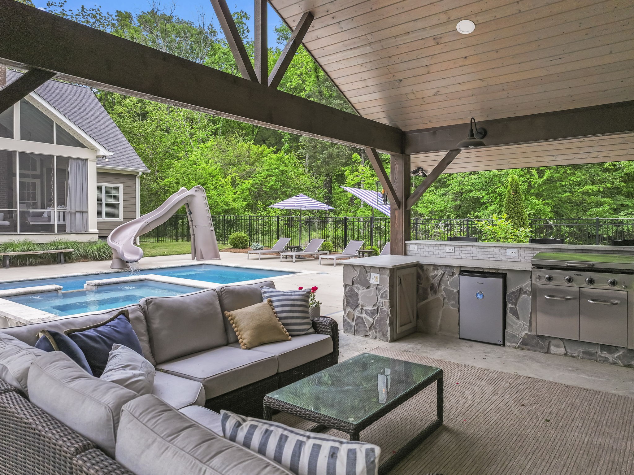 140 Blackberry Ln