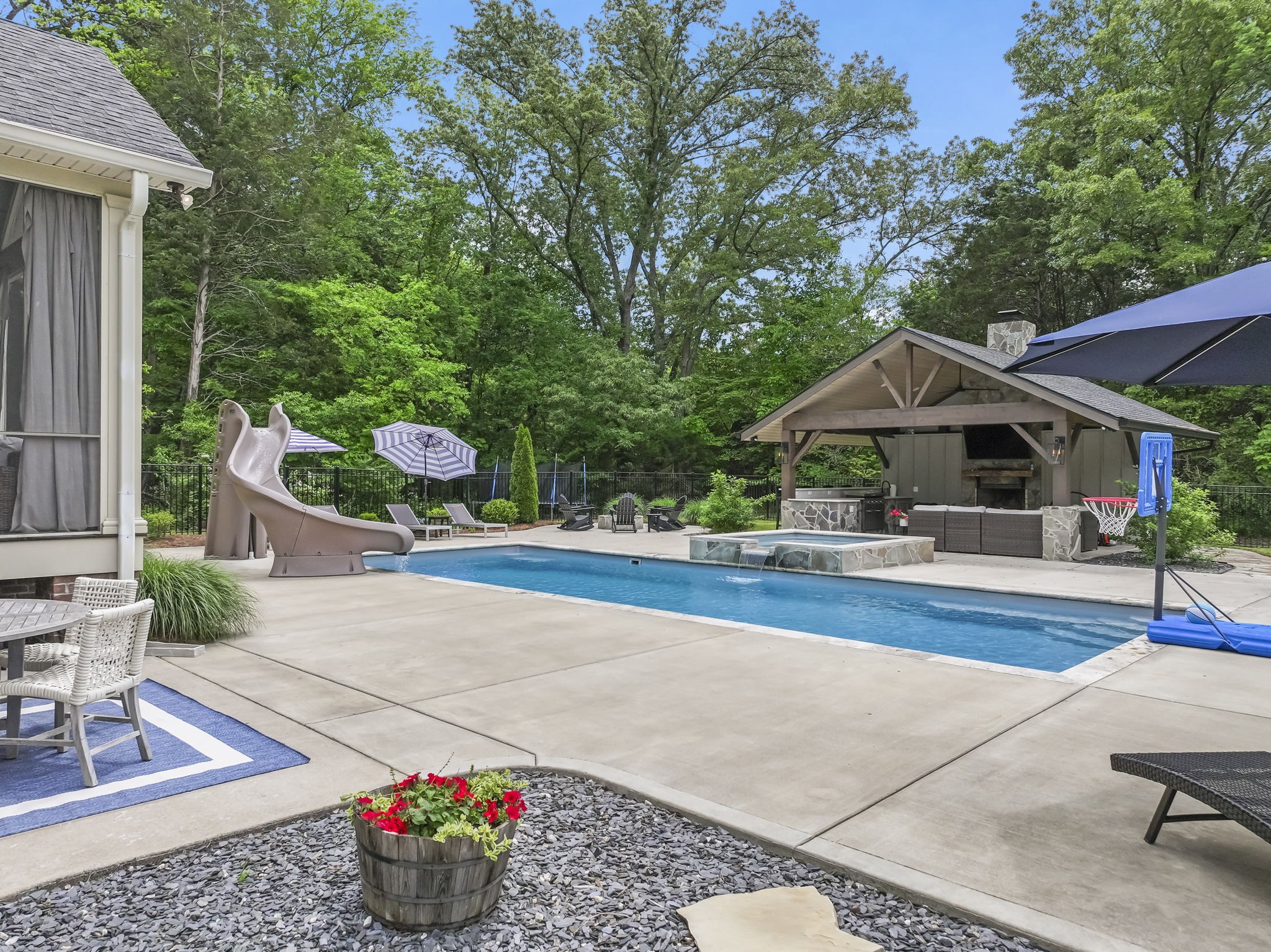 140 Blackberry Ln