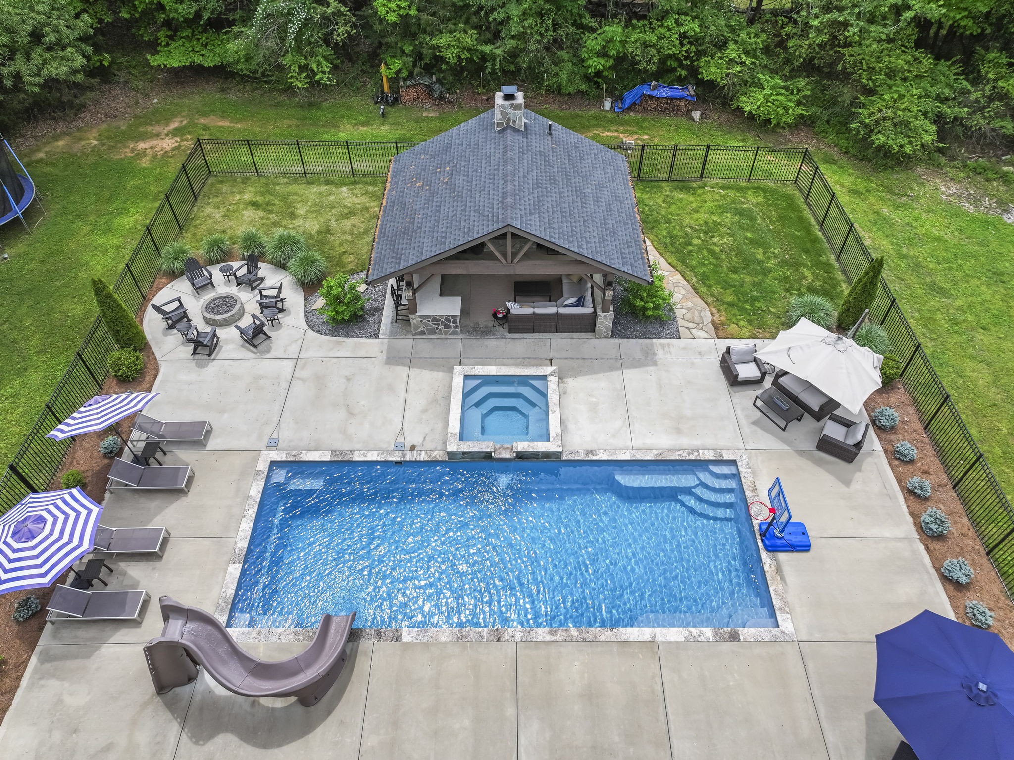 140 Blackberry Ln