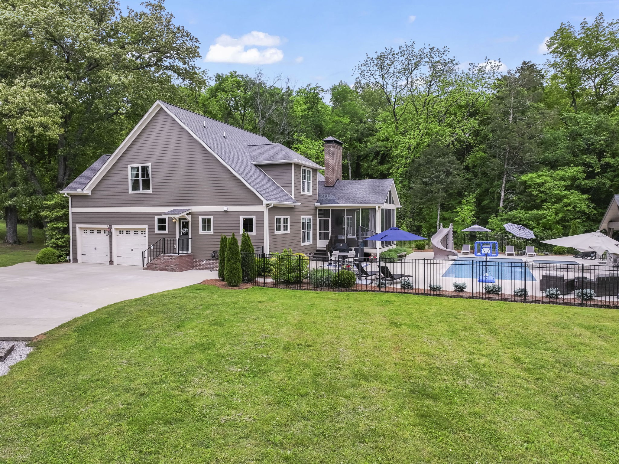 140 Blackberry Ln