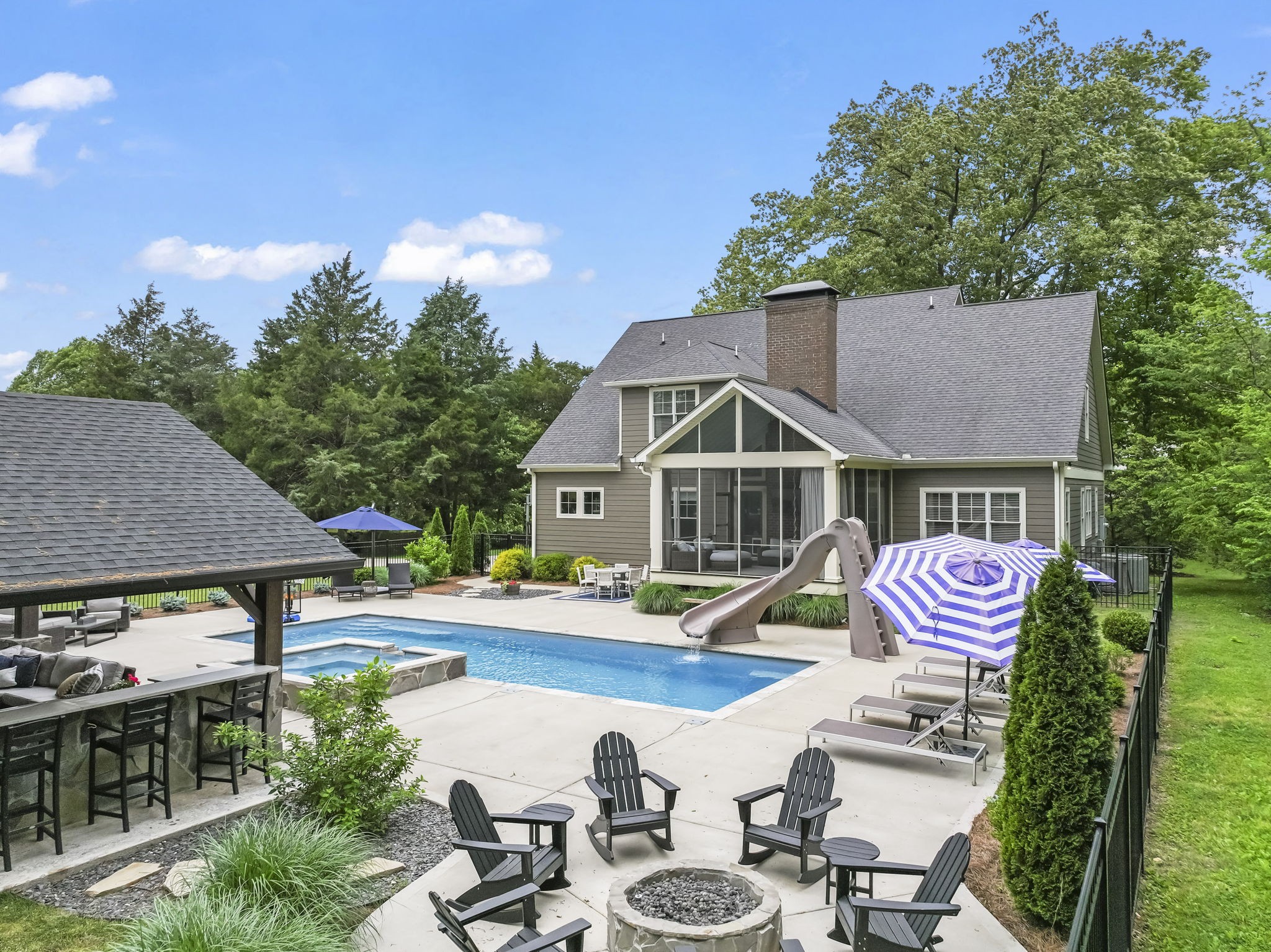 140 Blackberry Ln