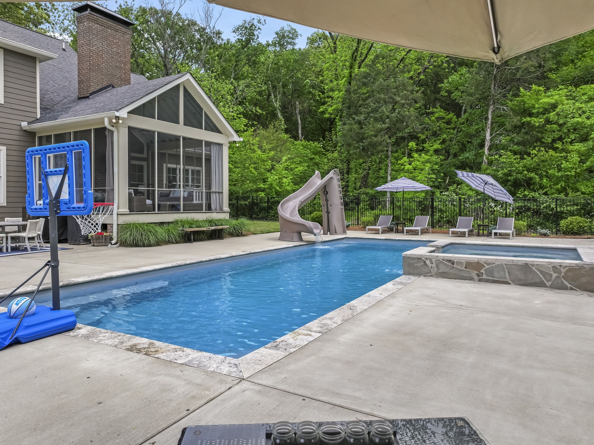 140 Blackberry Ln