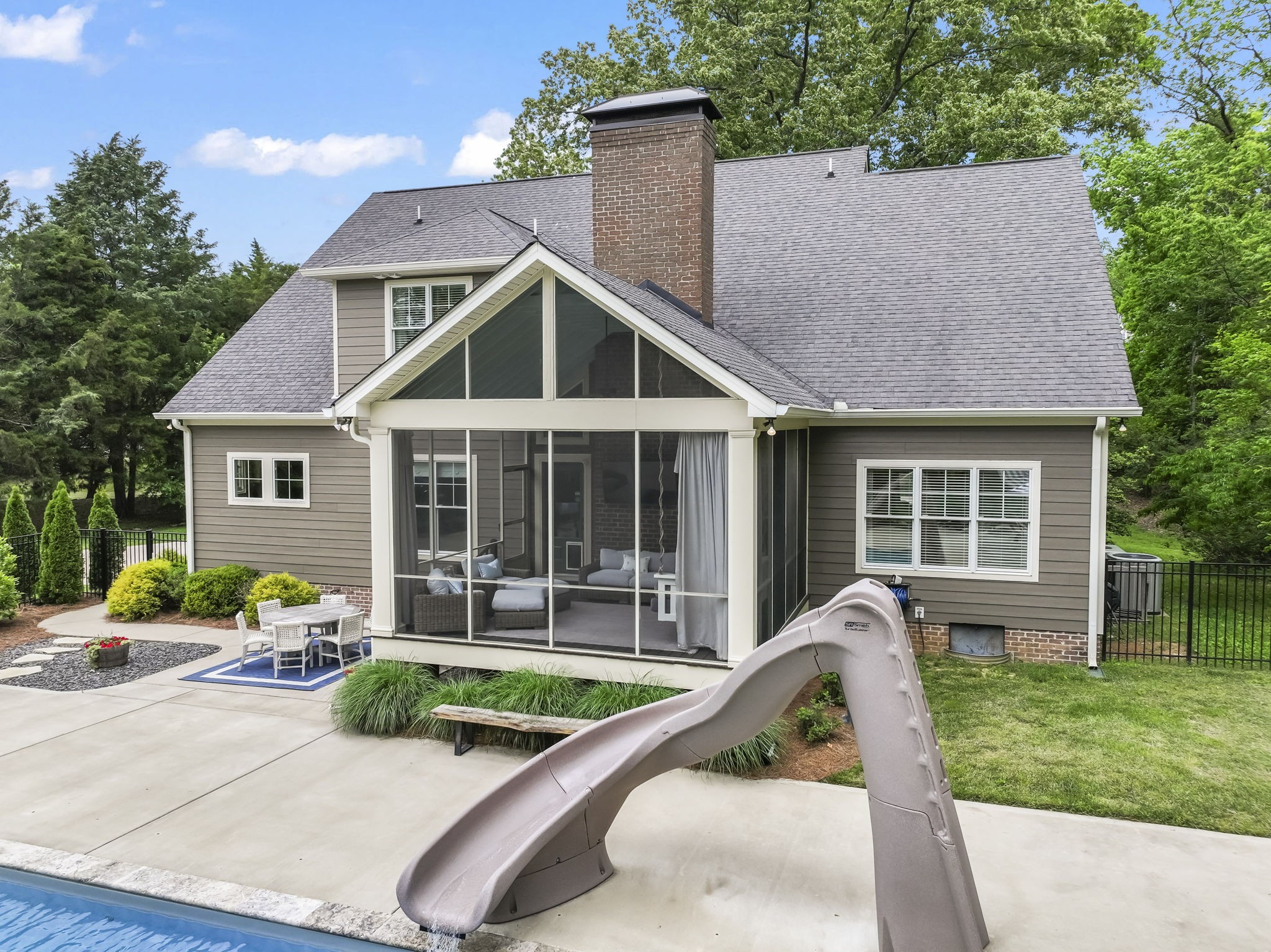 140 Blackberry Ln