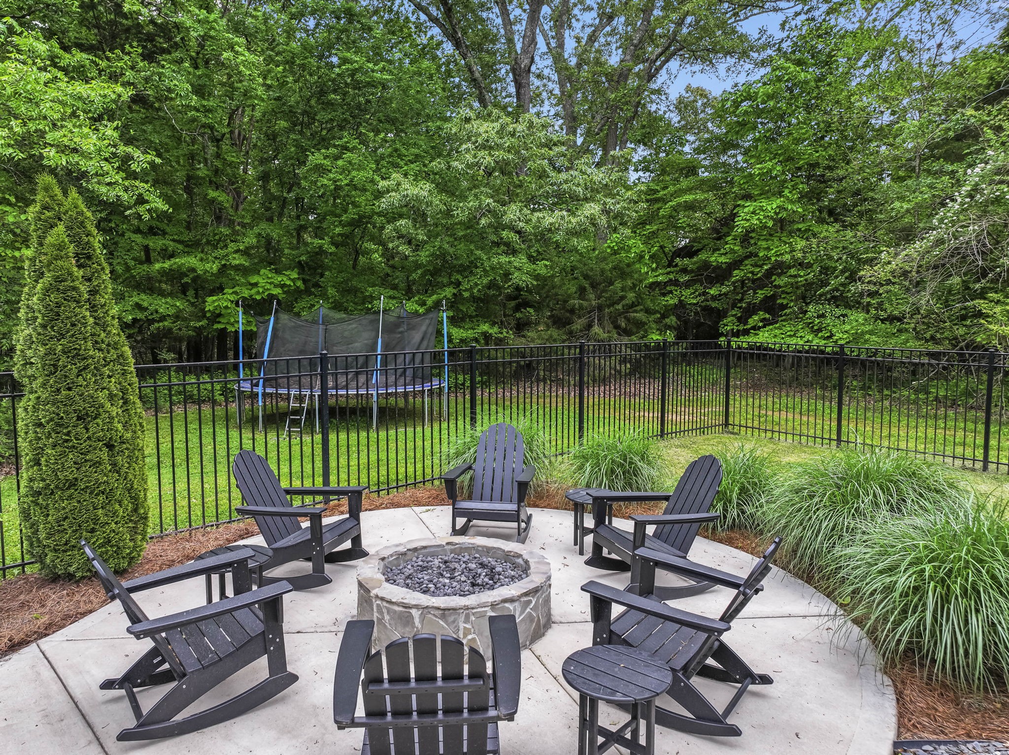 140 Blackberry Ln