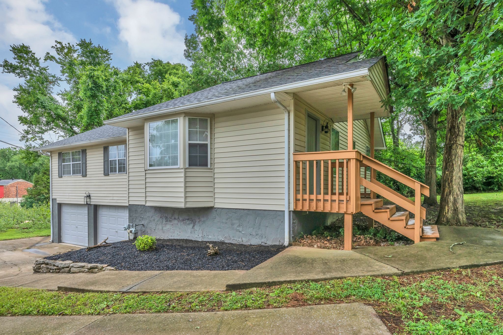 2828 Airwood Dr
