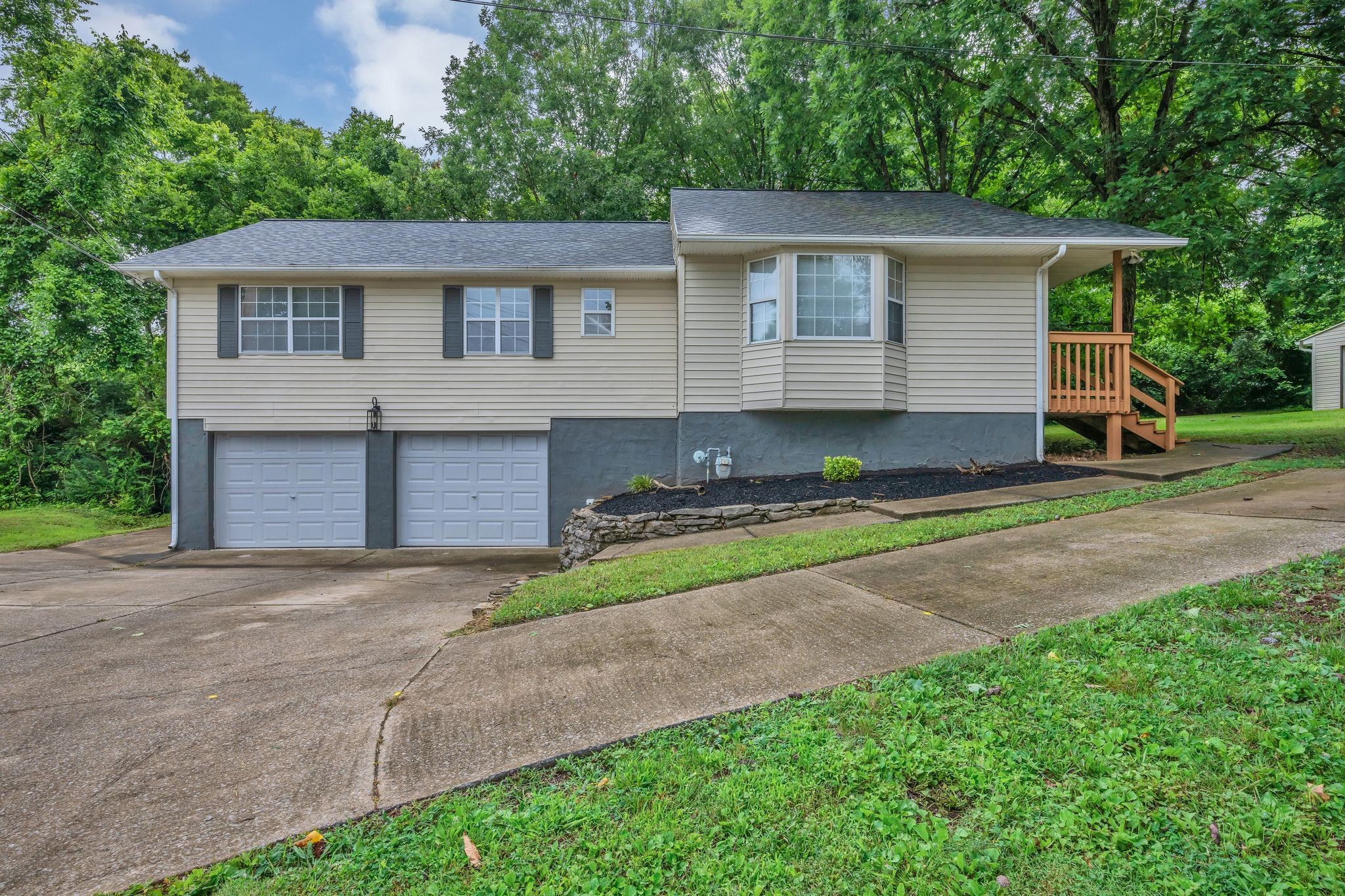 2828 Airwood Dr