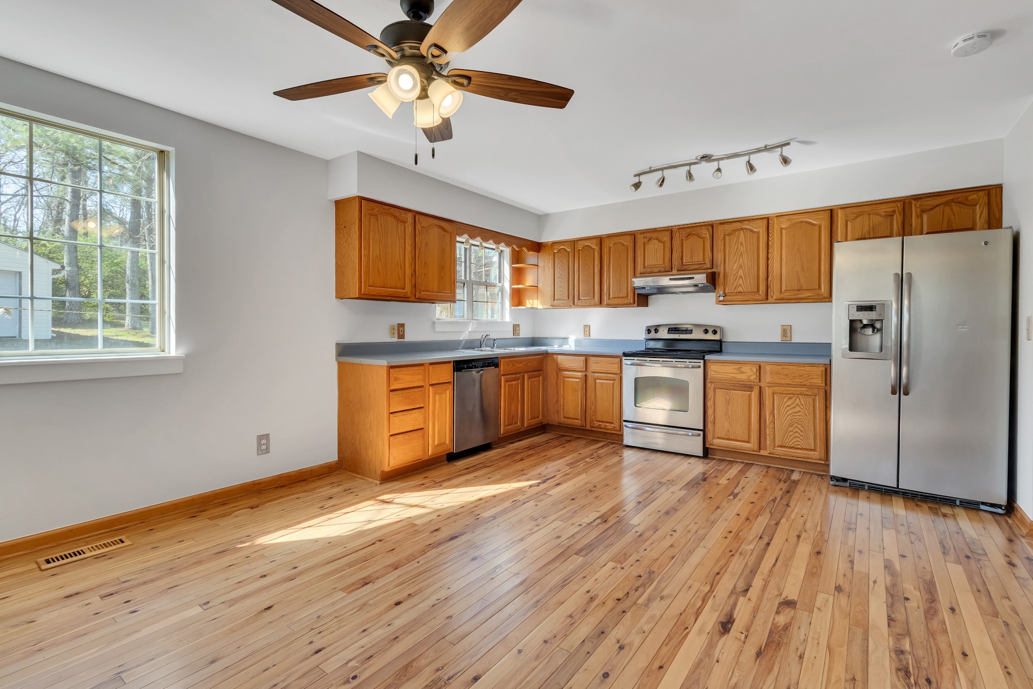 2828 Airwood Dr