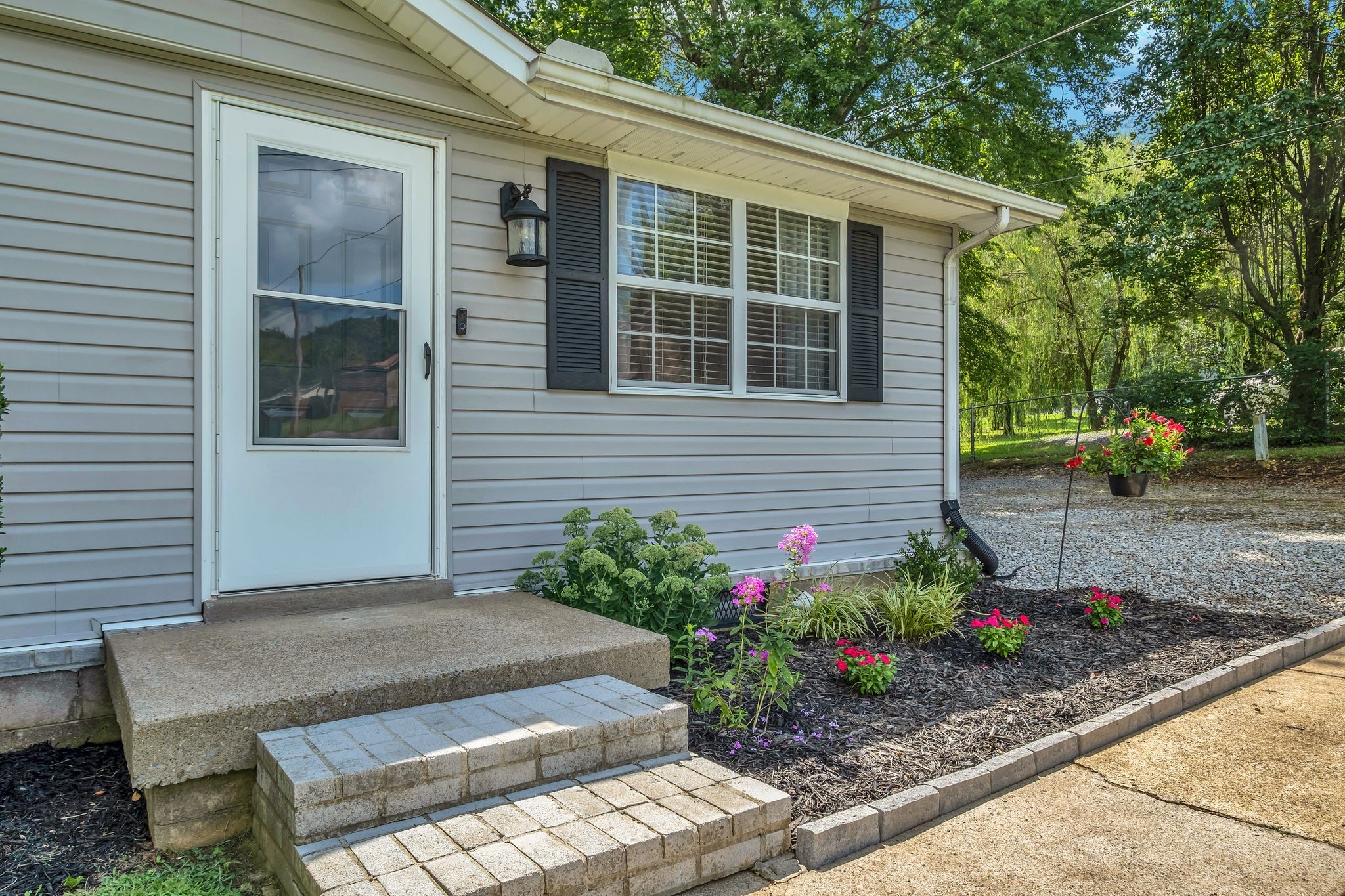 216 Fischer Dr