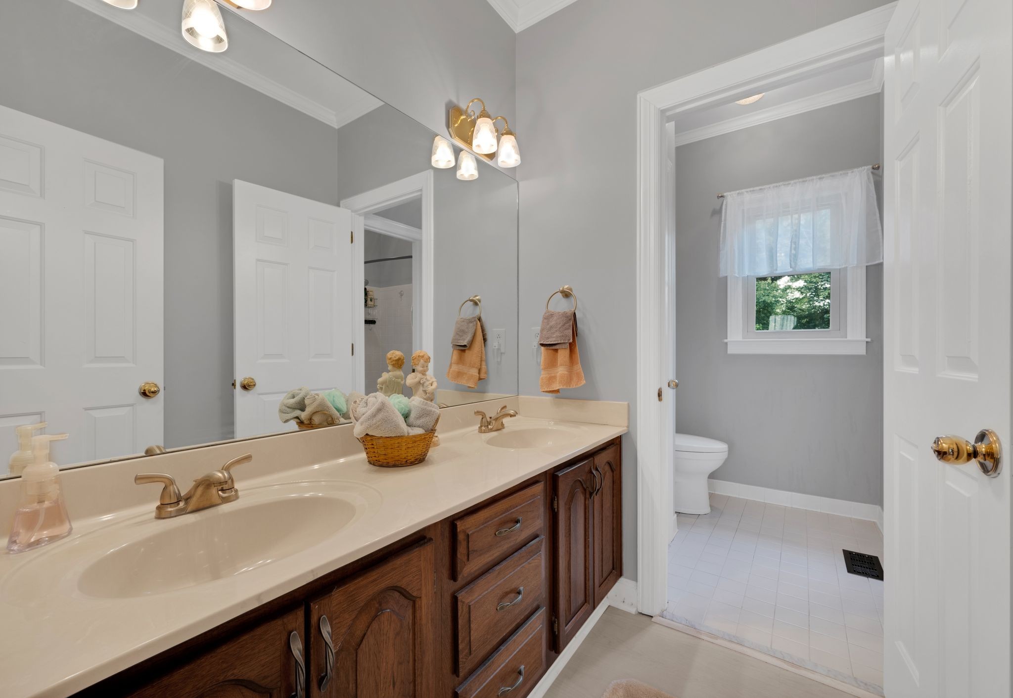 2204 Oakwood Ct