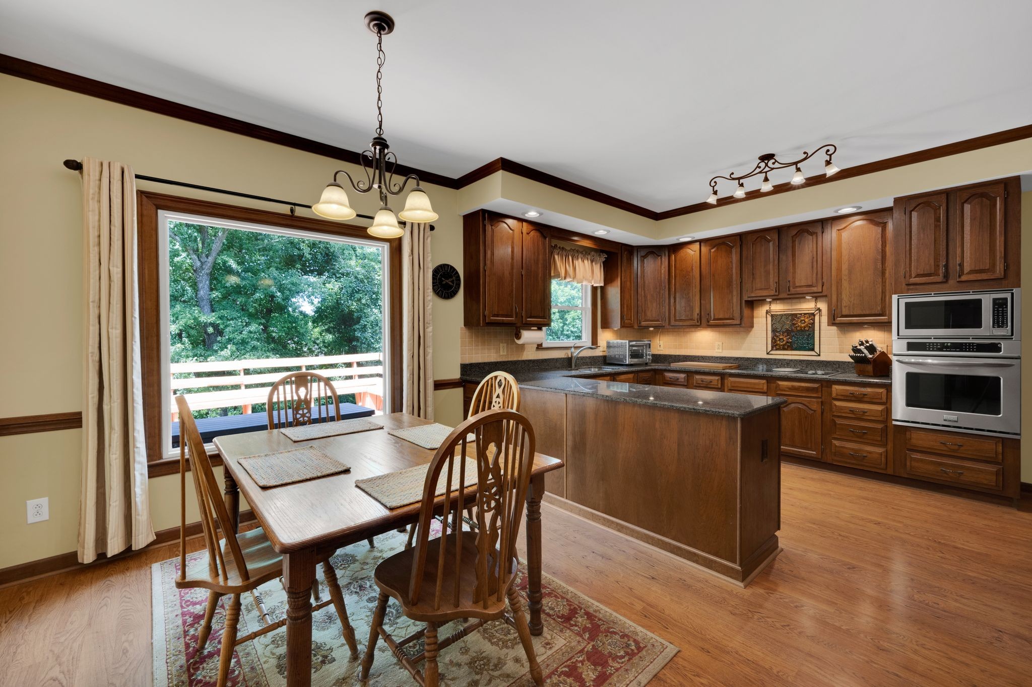 2204 Oakwood Ct