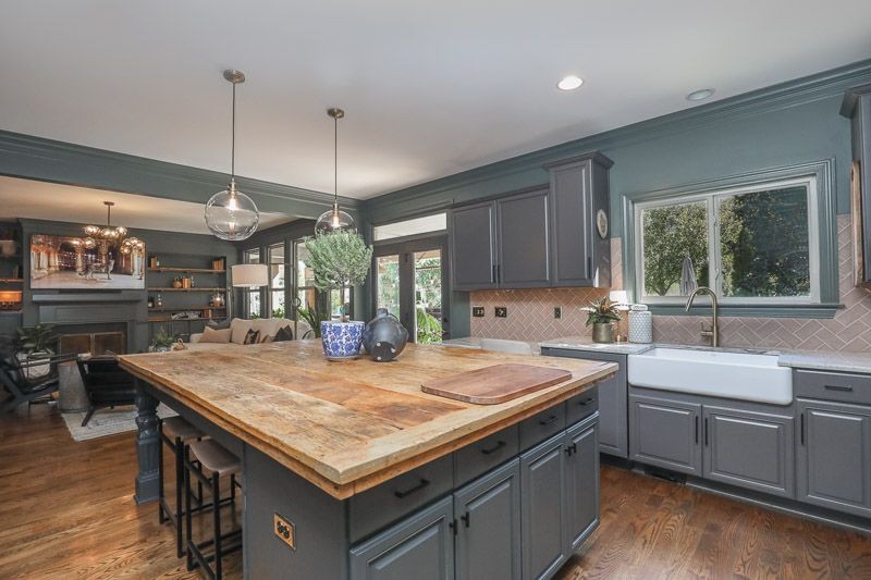 8525 Beautiful Valley Dr