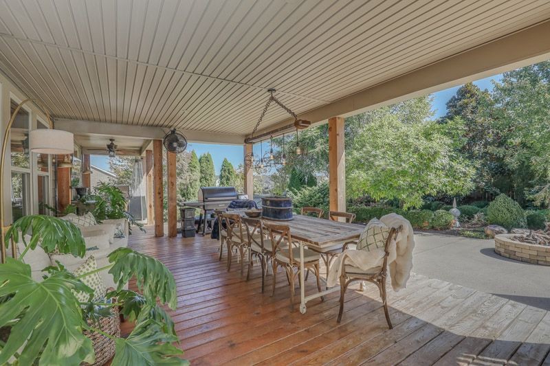 8525 Beautiful Valley Dr