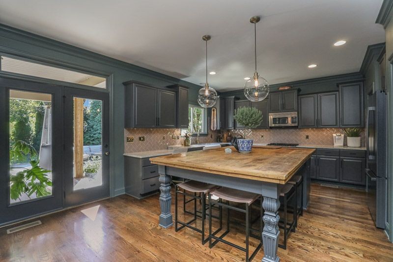 8525 Beautiful Valley Dr
