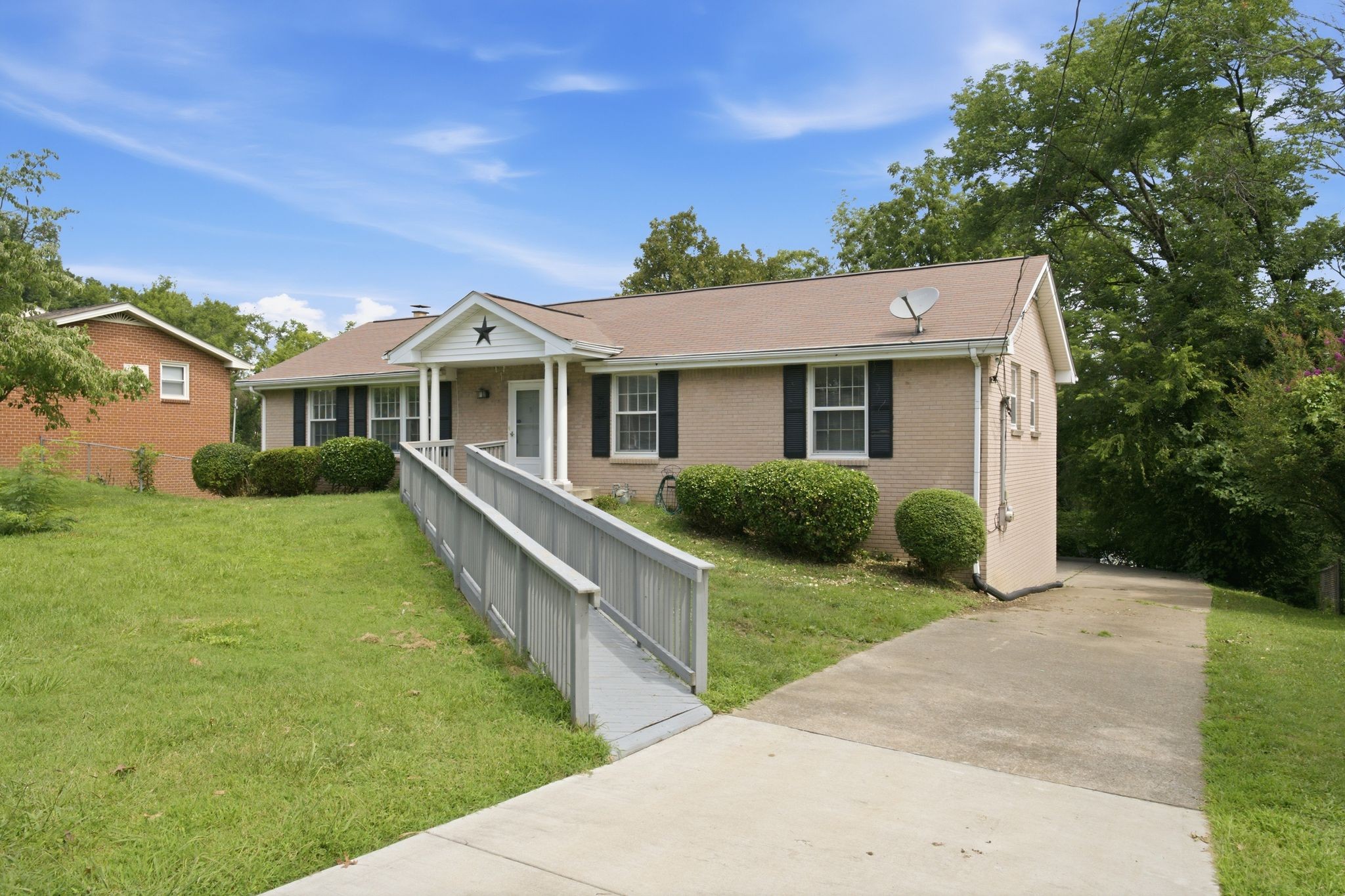 2614 Edge O Lake Dr