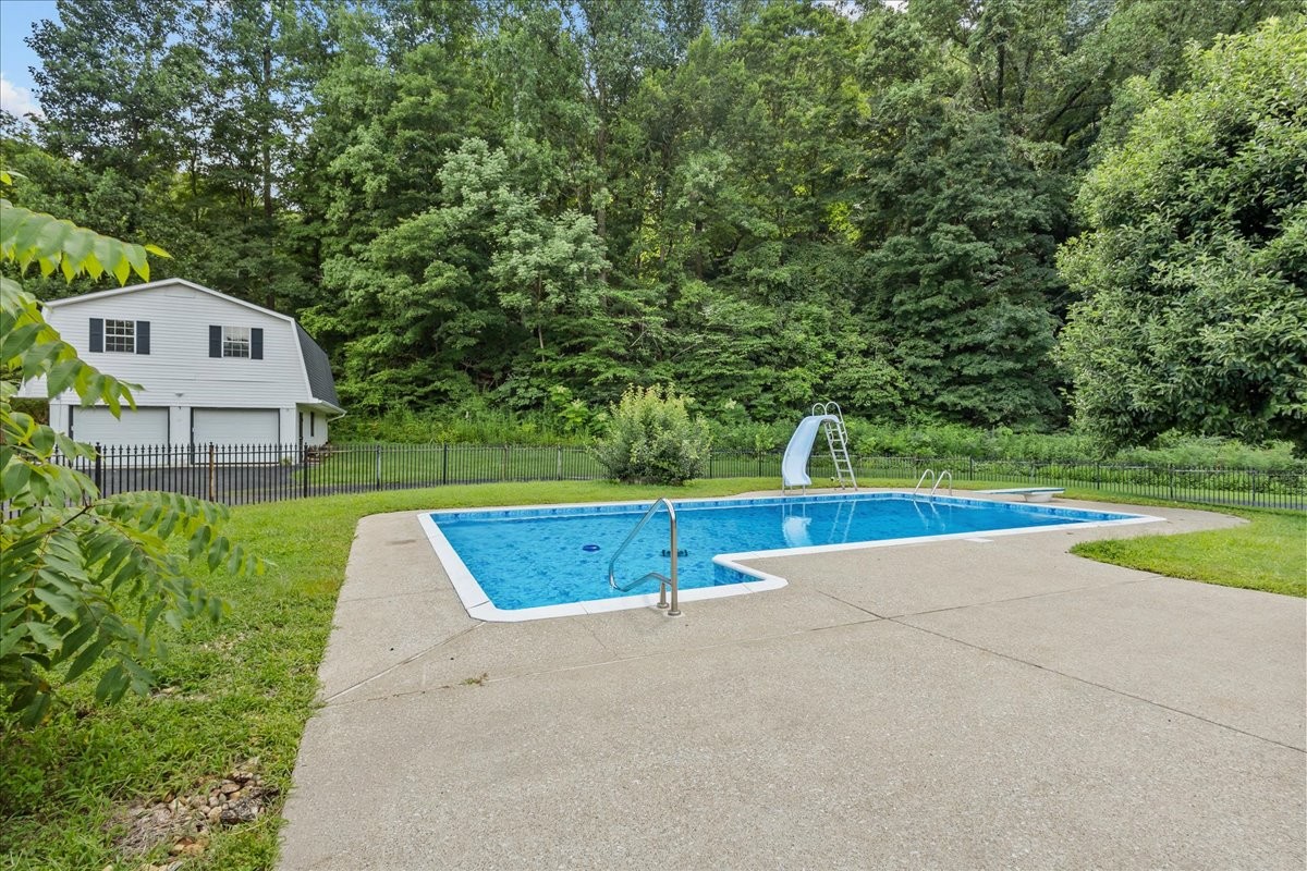 1002 Allenwood Dr