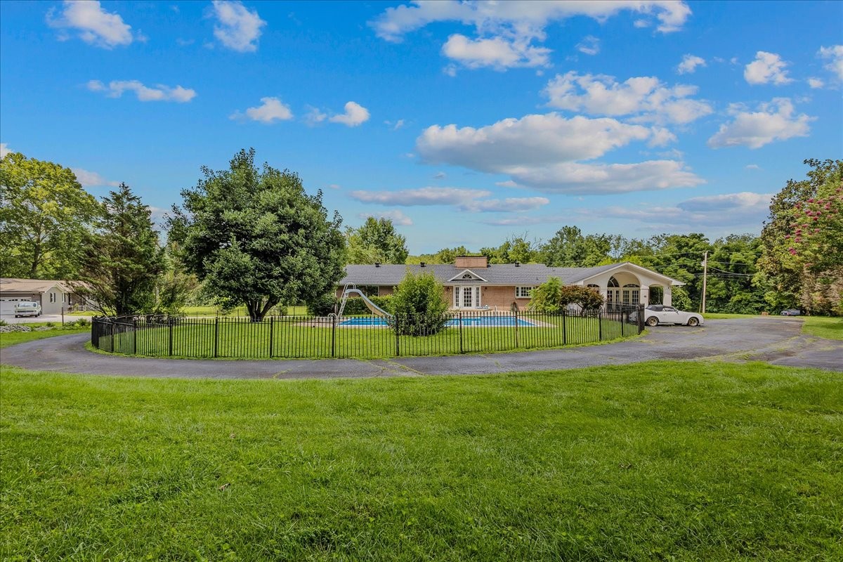 1002 Allenwood Dr