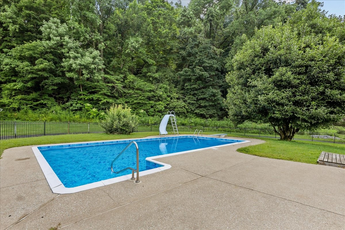 1002 Allenwood Dr