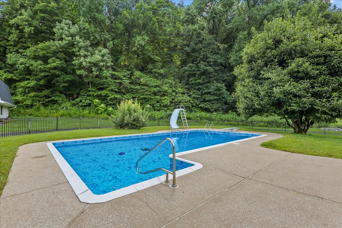 1002 Allenwood Dr