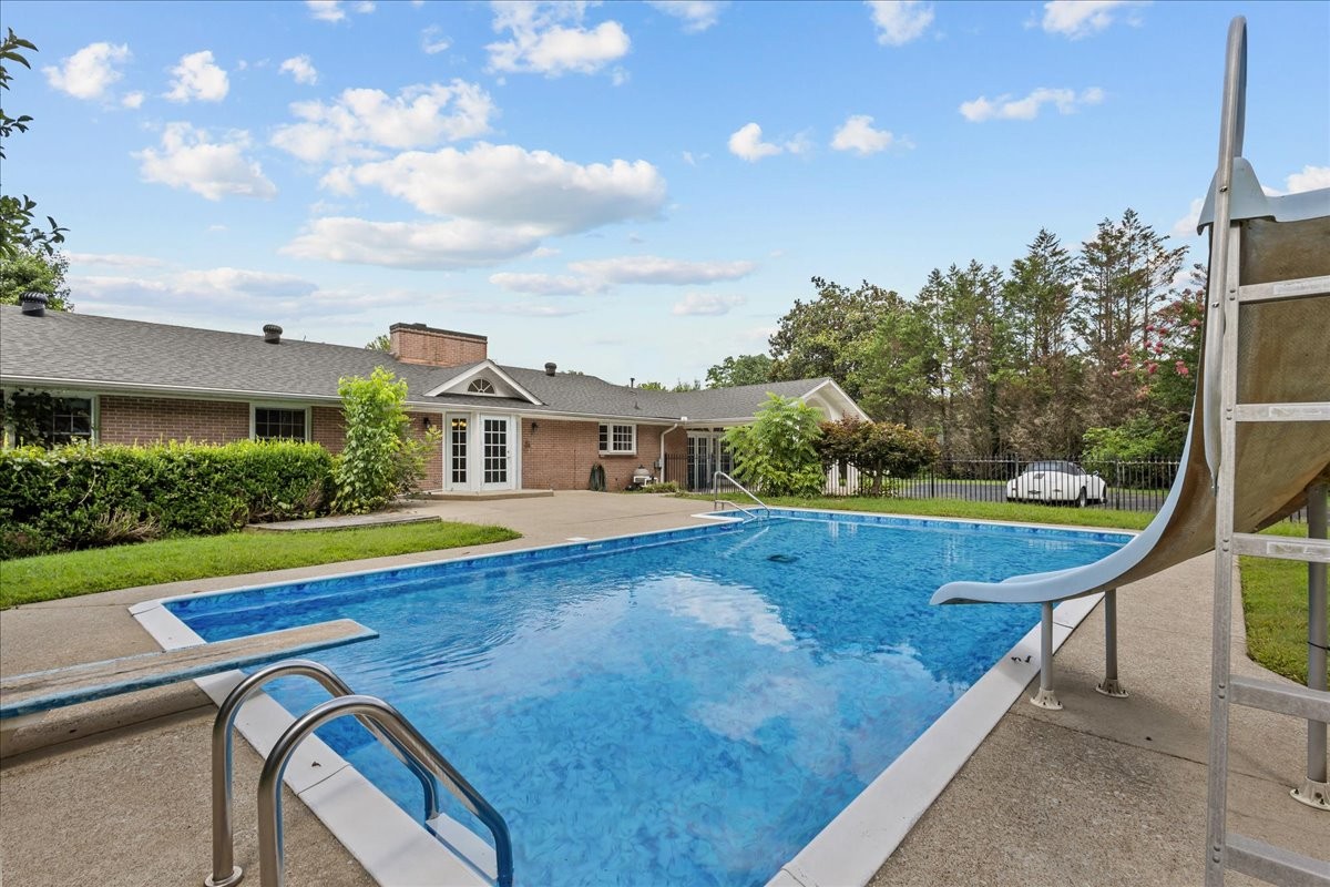 1002 Allenwood Dr