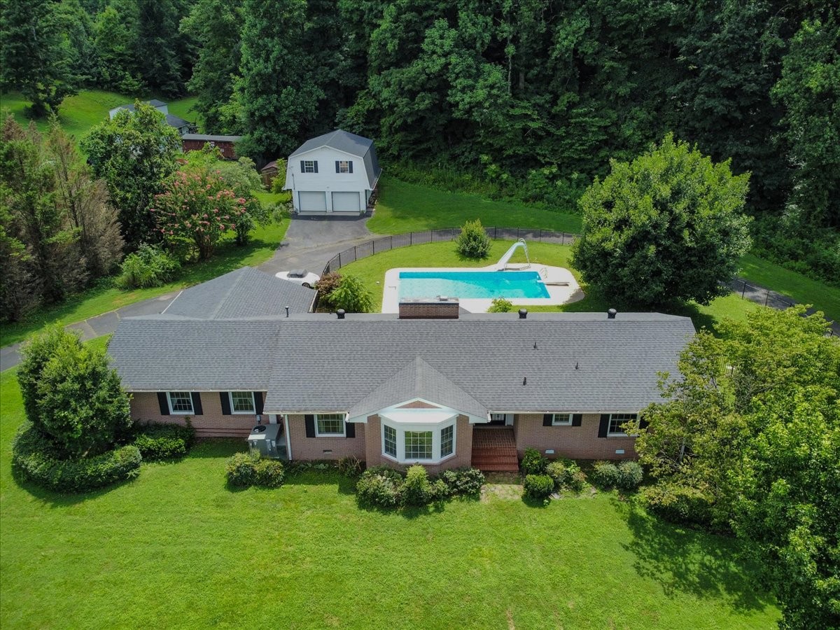 1002 Allenwood Dr