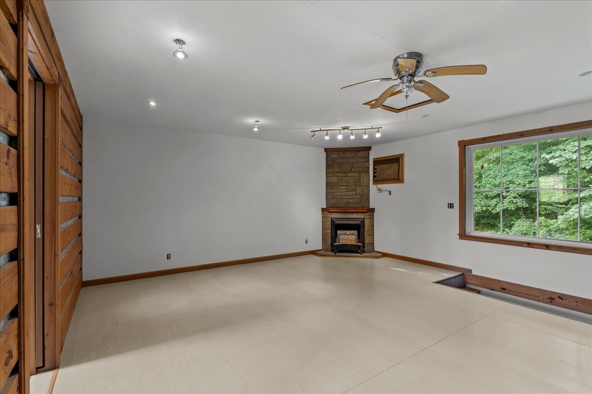 1002 Allenwood Dr