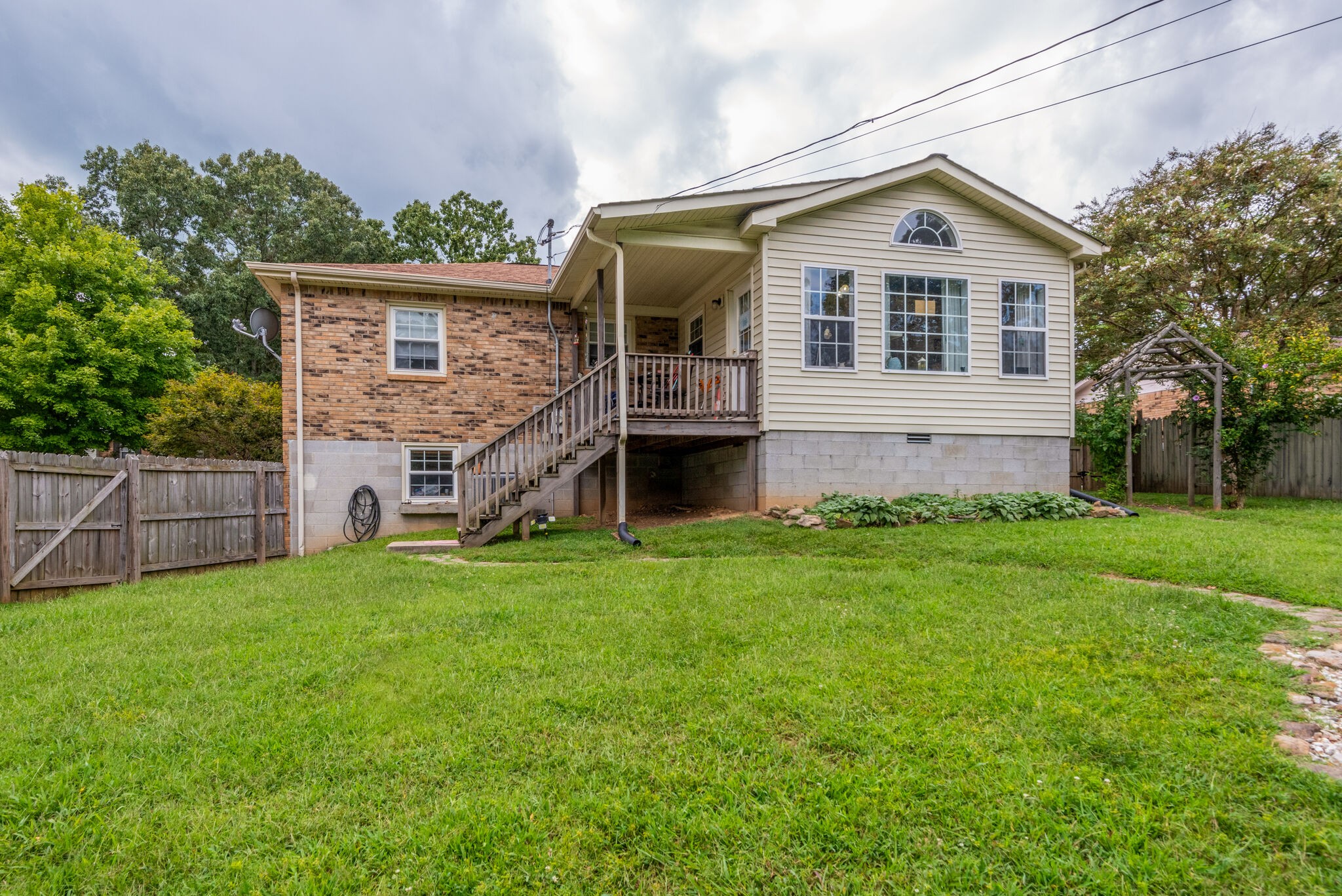 309 Bluebird Ln