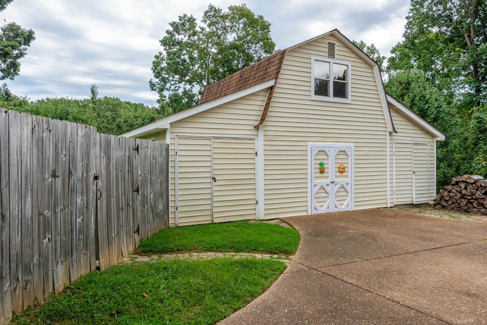 309 Bluebird Ln