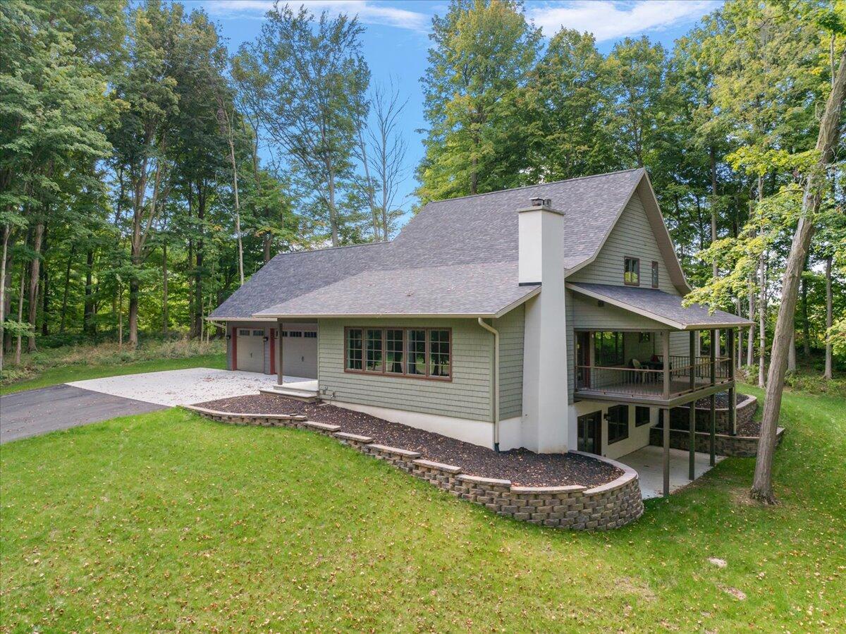 8806 Lakewood Trail