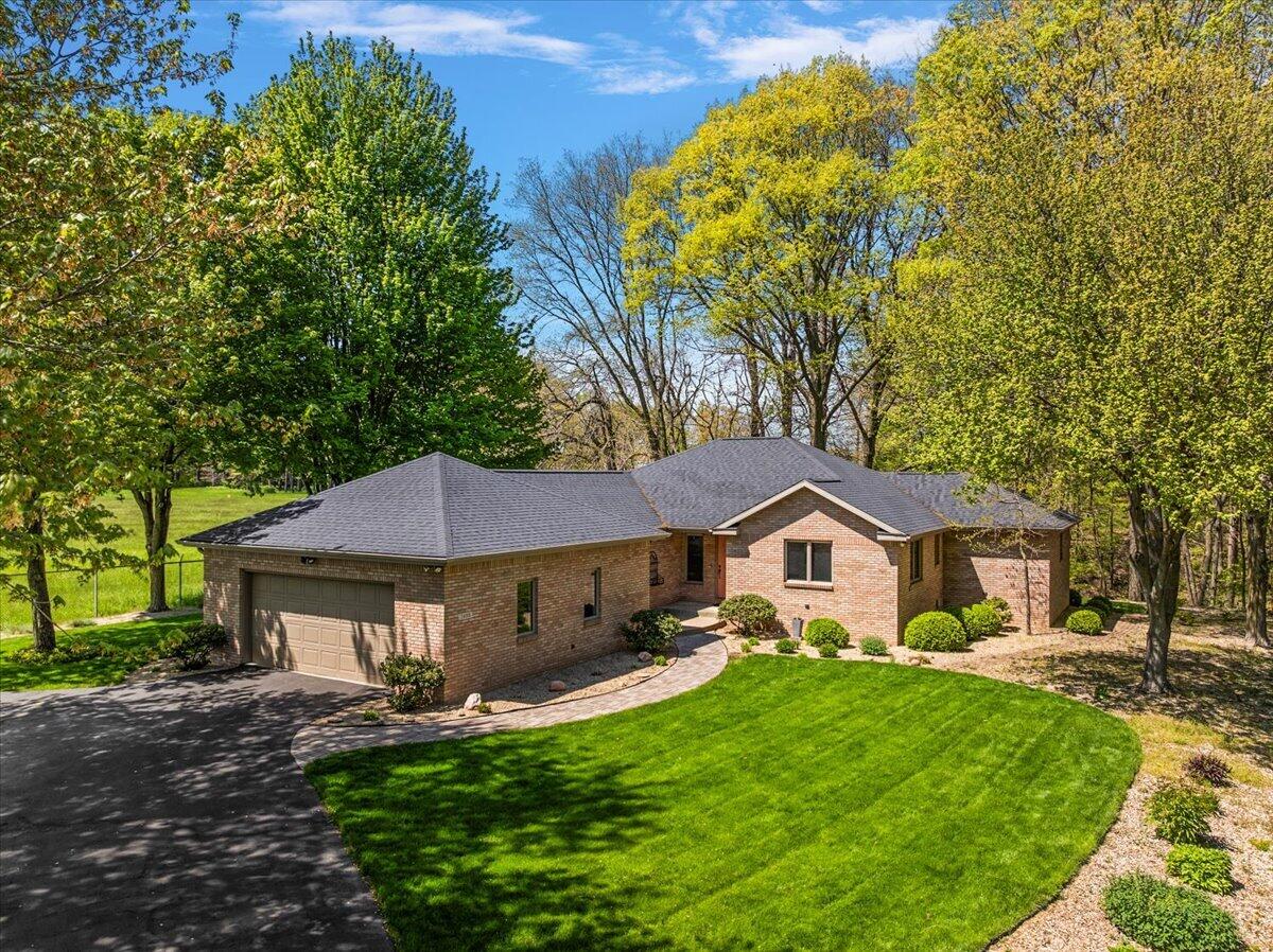 2400 Pine Hill Court, St. Joseph