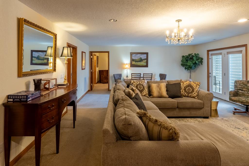 23 East Trace