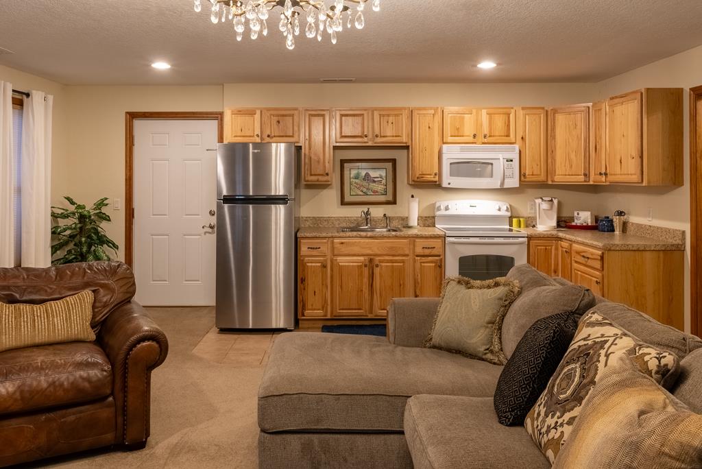 23 East Trace