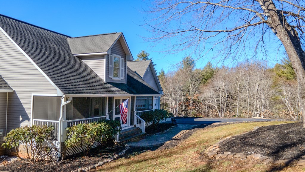 23 East Trace