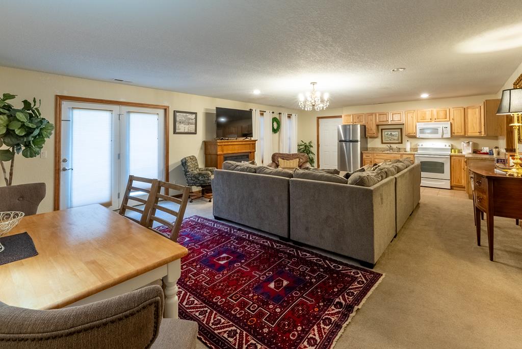 23 East Trace