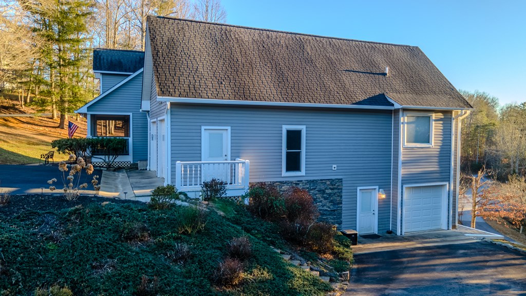 23 East Trace