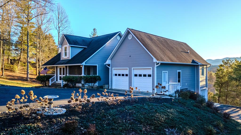 23 East Trace