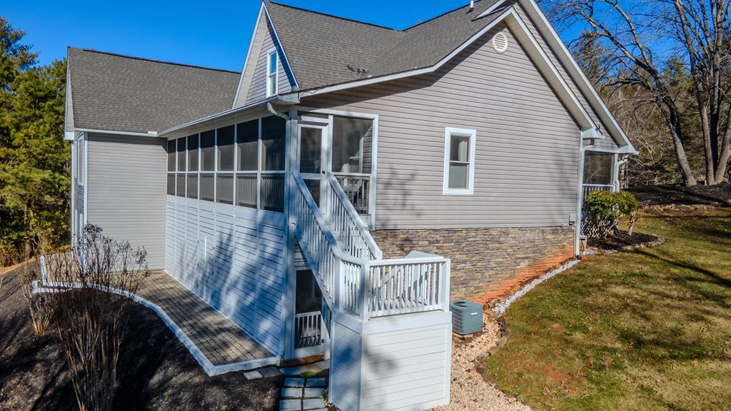 23 East Trace