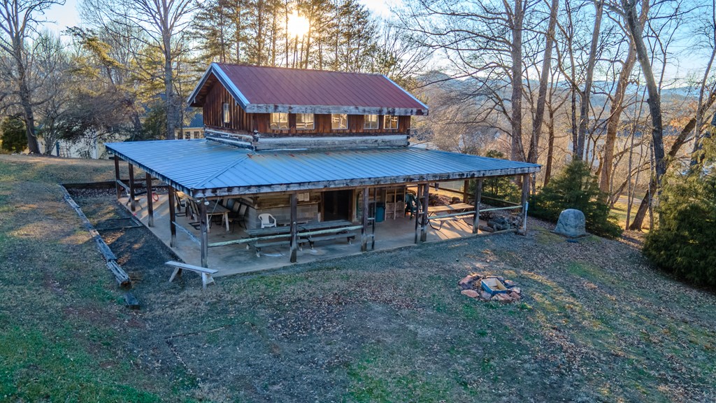 23 East Trace