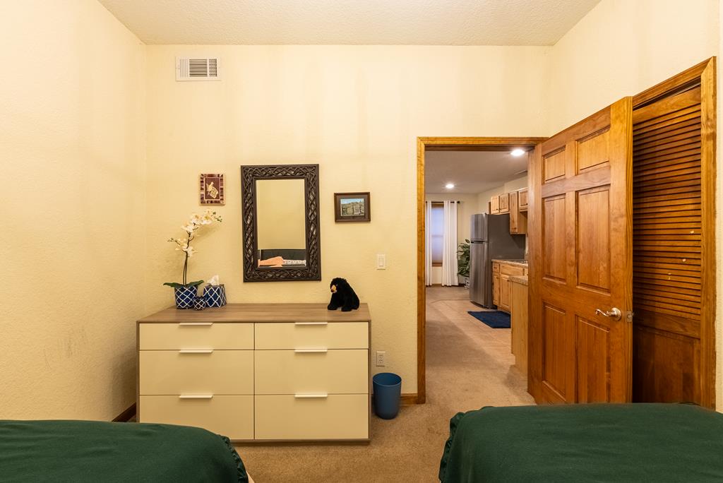 23 East Trace