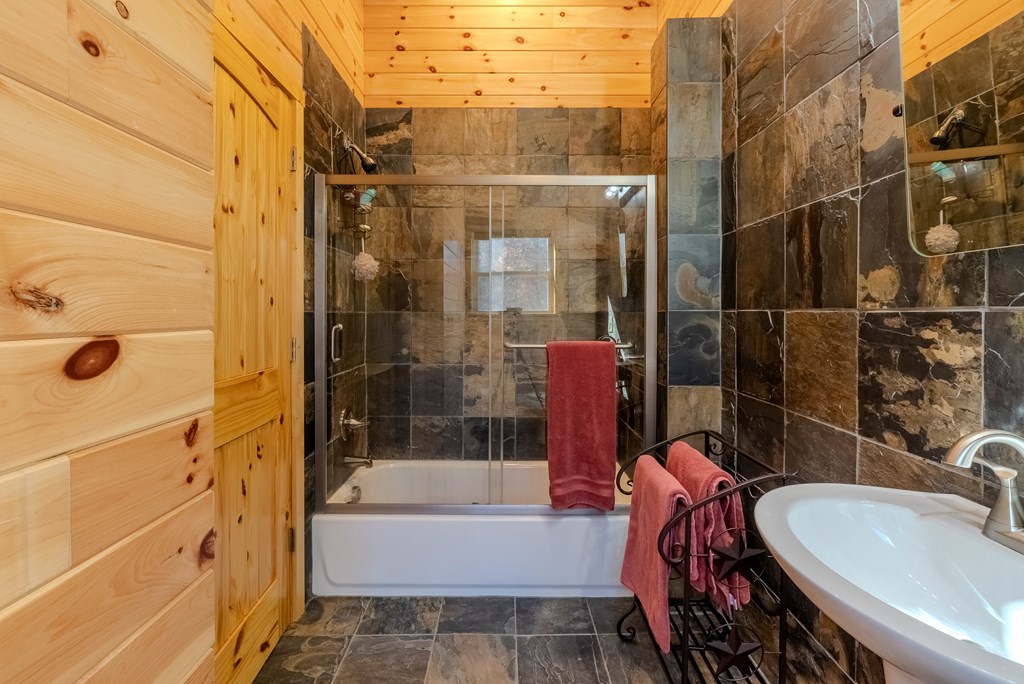 499 W. Middle Creek