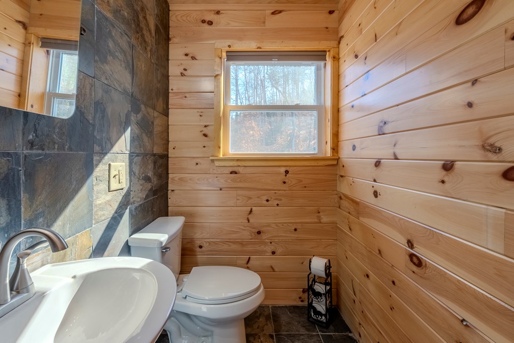 499 W. Middle Creek