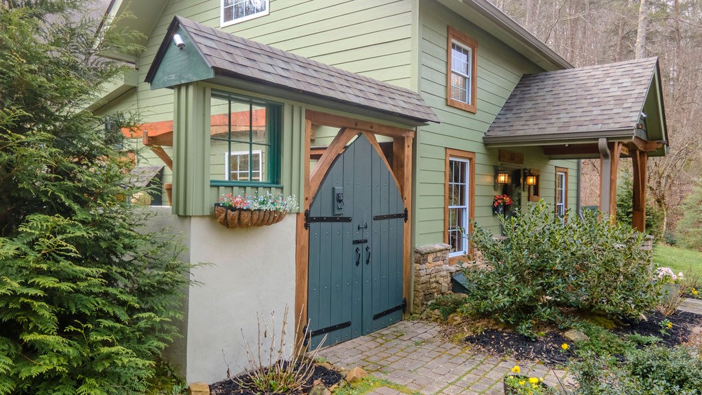 2195 North Jones Creek Rd