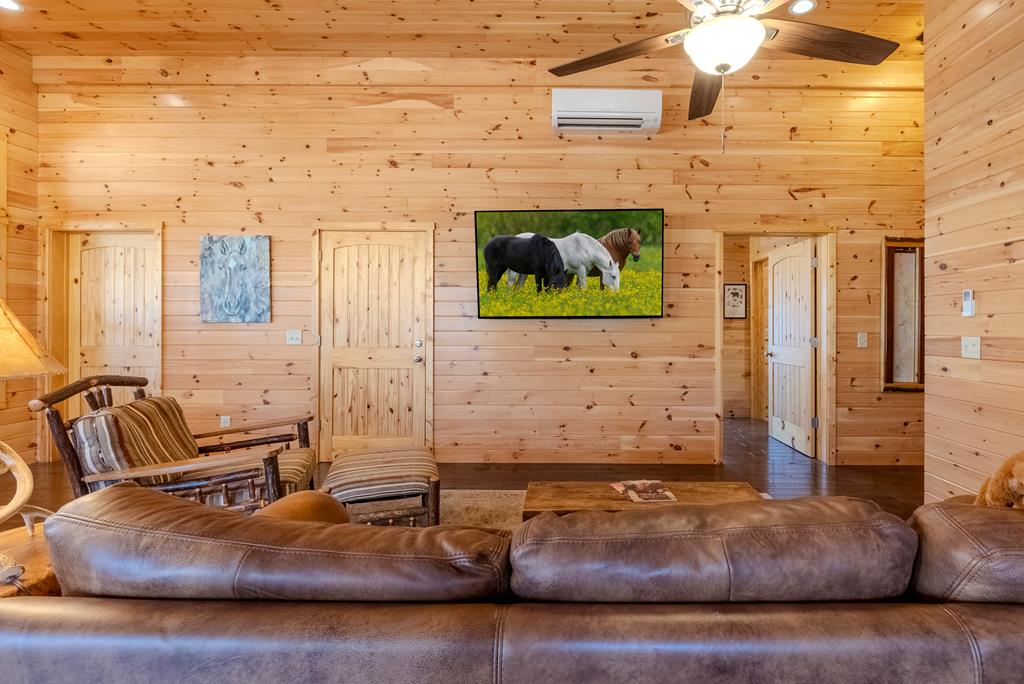 499 W. Middle Creek