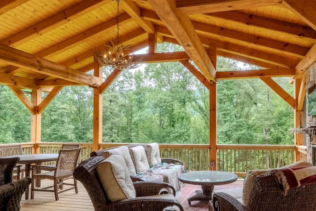 499 W. Middle Creek