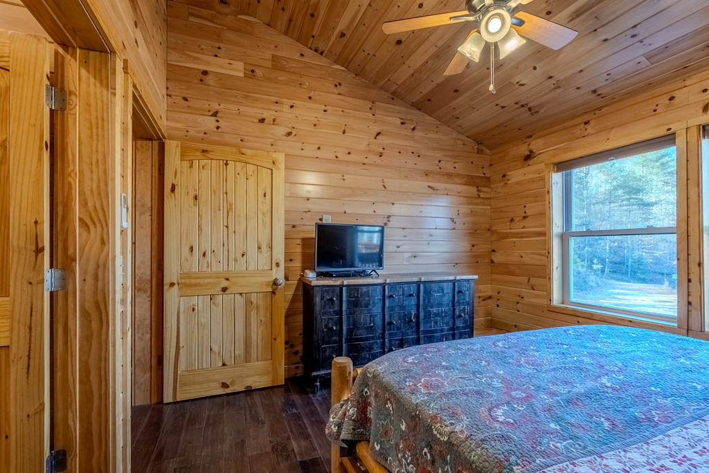 499 W. Middle Creek