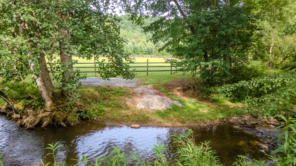 499 W. Middle Creek