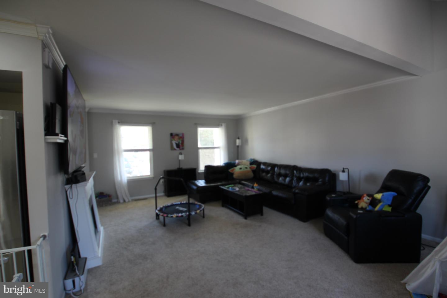 25 Jonathan Dr
