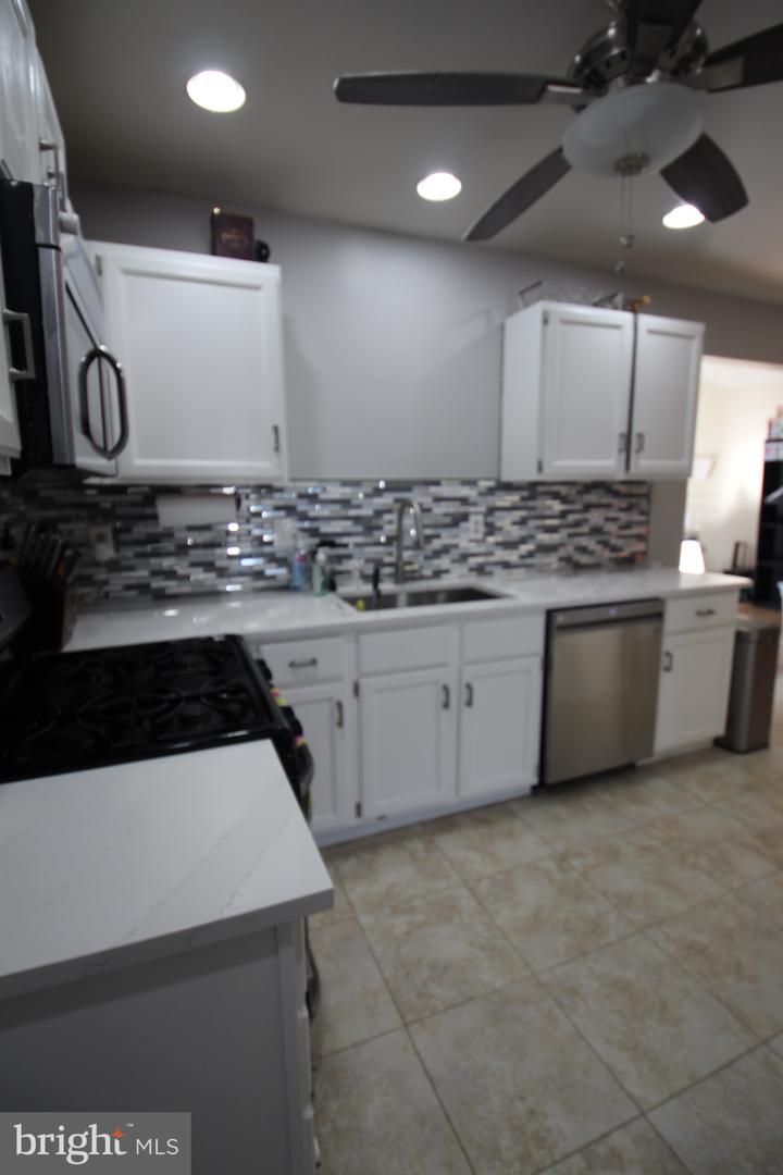 25 Jonathan Dr
